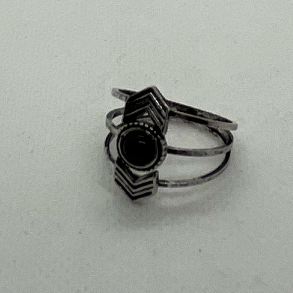 Chevron ring
